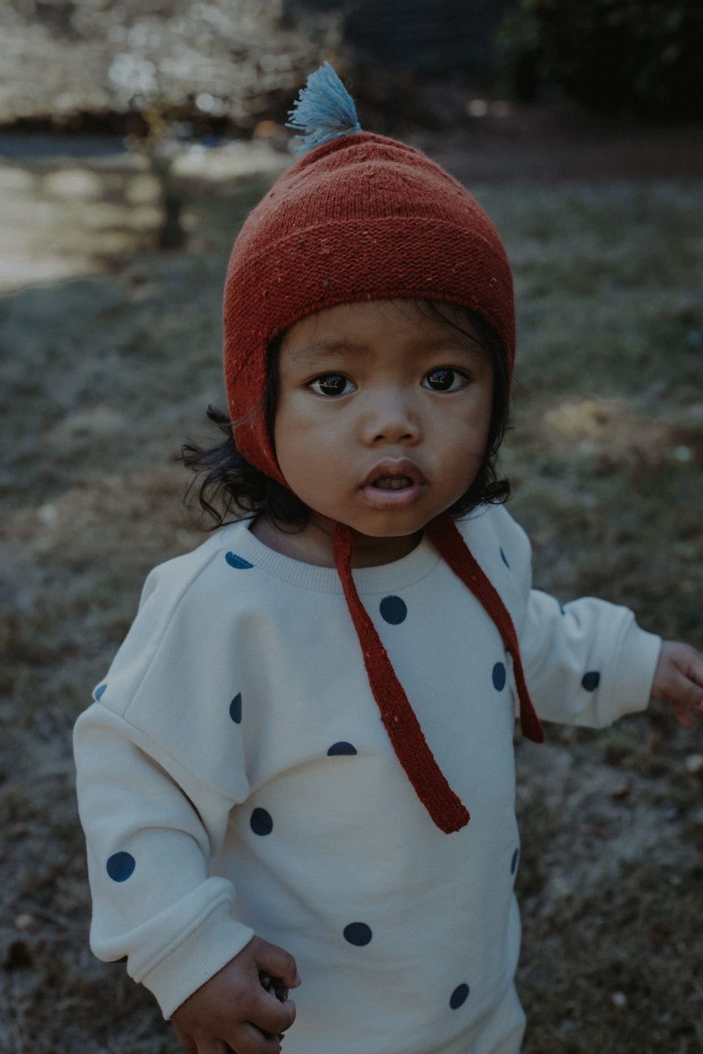 PAPRIKA CONTRAST TASSEL HAT